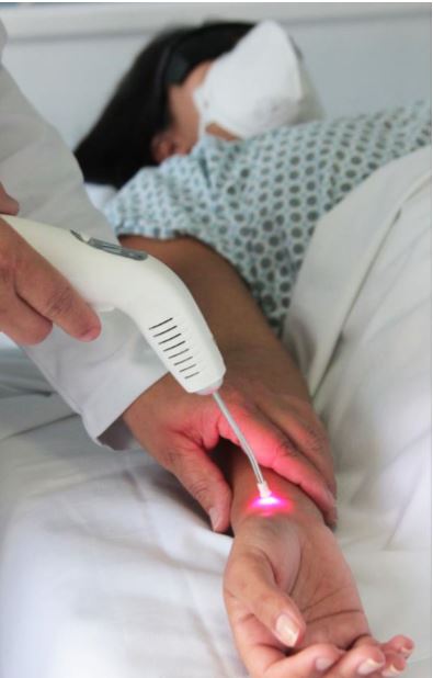 Grupo São Cristóvão Saúde introduz tratamento a laser  em pacientes