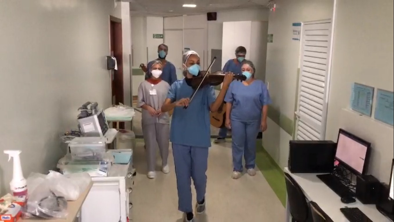 Além de medicamentos, tratamento e tecnologia, empatia entra na rotina da UTI para pacientes com Covid-19