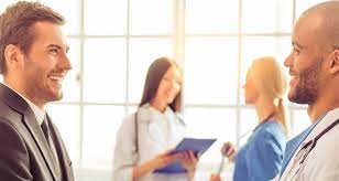 Planos de saúde empresariais registram crescimento de 1,27 mi de beneficiários em 12 meses