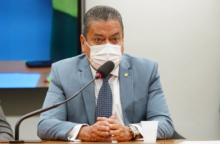 Relator propõe diálogo com diferentes setores em comissão sobre planos de saúde