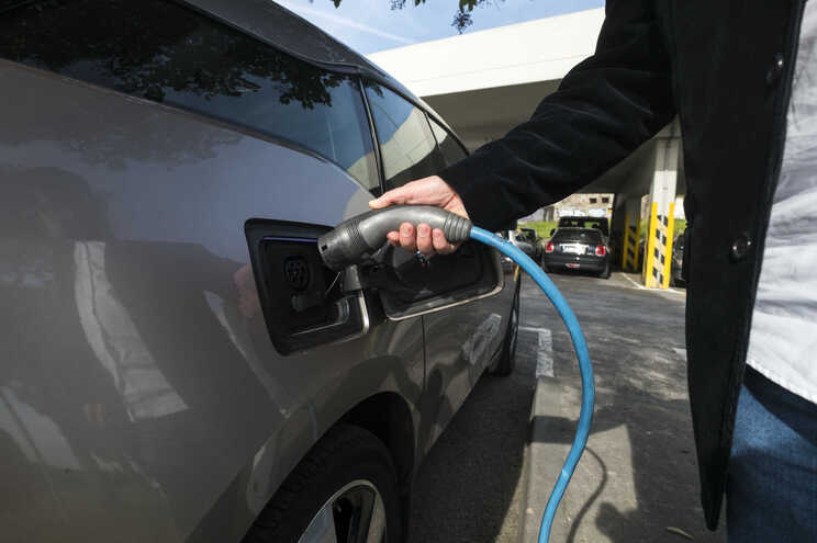 Seguradora condenada em acidente mortal com carro elétrico demasiado silencioso