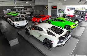 Carros de luxo esportivos e utilitários são destaques de leilões da Copart