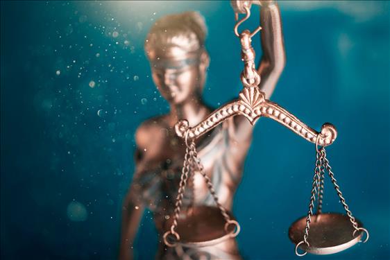 Seguradora deve ressarcir empresa e executivos por custos em ação trabalhista