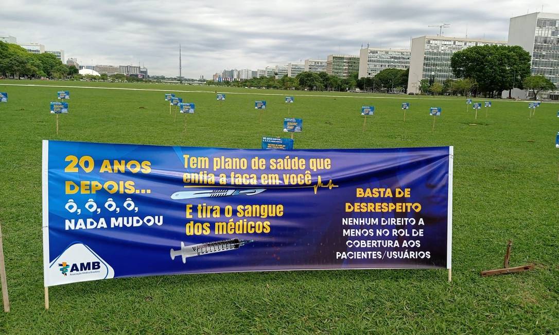 SUS perde R$ 23 bilhões do orçamento em 2022 e pode ter de assumir tratamentos no lugar de planos de saúde