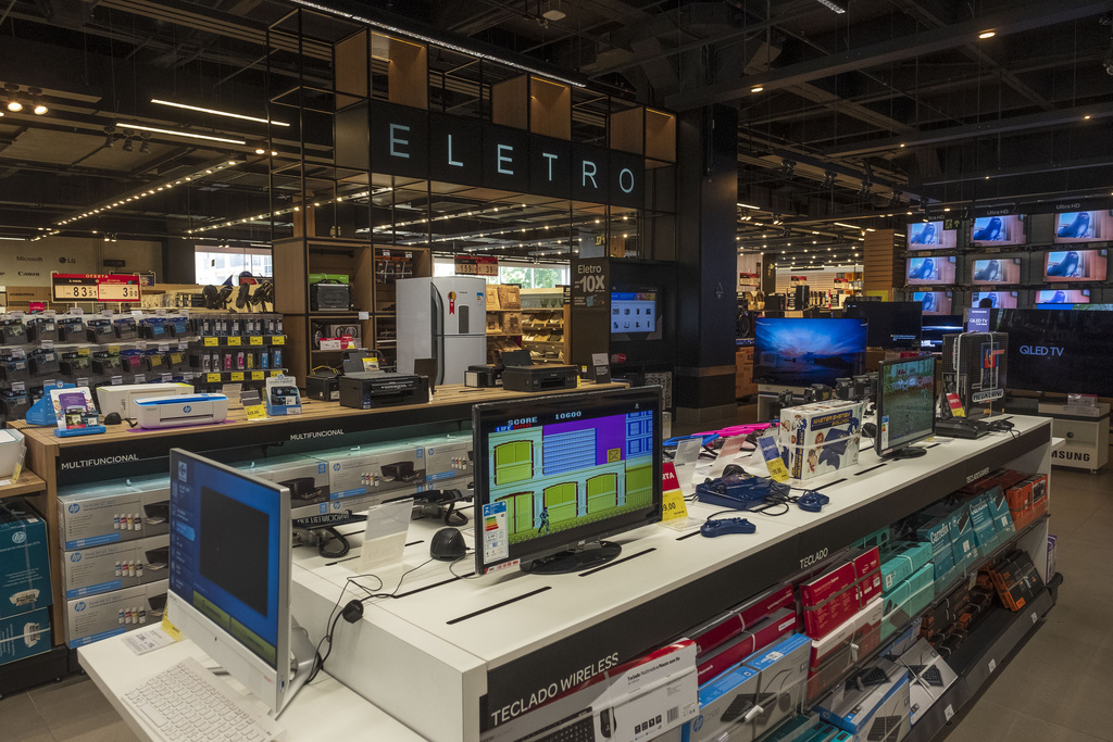 Carrefour e Assurant renovam contrato comemorando sucesso de vendas em 4 anos de parceria