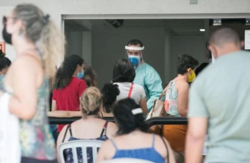 Planos de saúde recebem 39% mais pedidos de testes de Covid