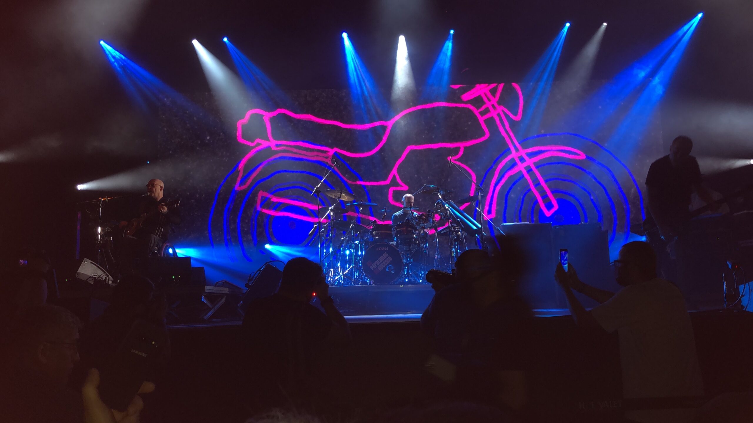 Tokio Marine Hall, um show de espetáculo com a banda Os Paralamas do Sucesso