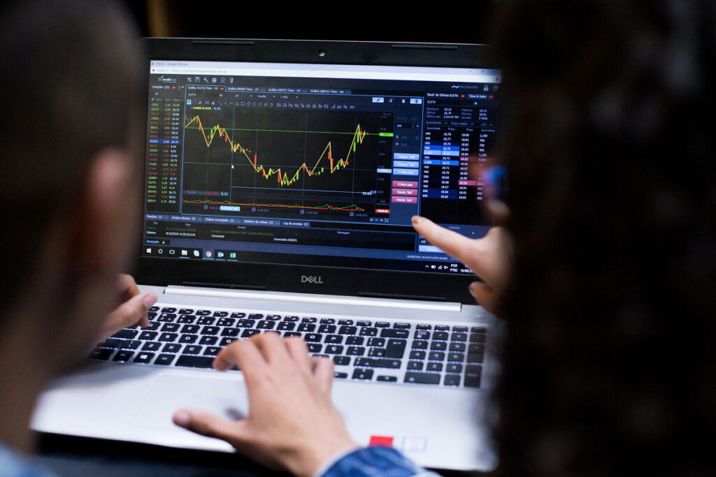 Digitalização e pandemia impulsionam instituições financeiras a investir em nuvem e resultado é um ROI 10 vezes maior