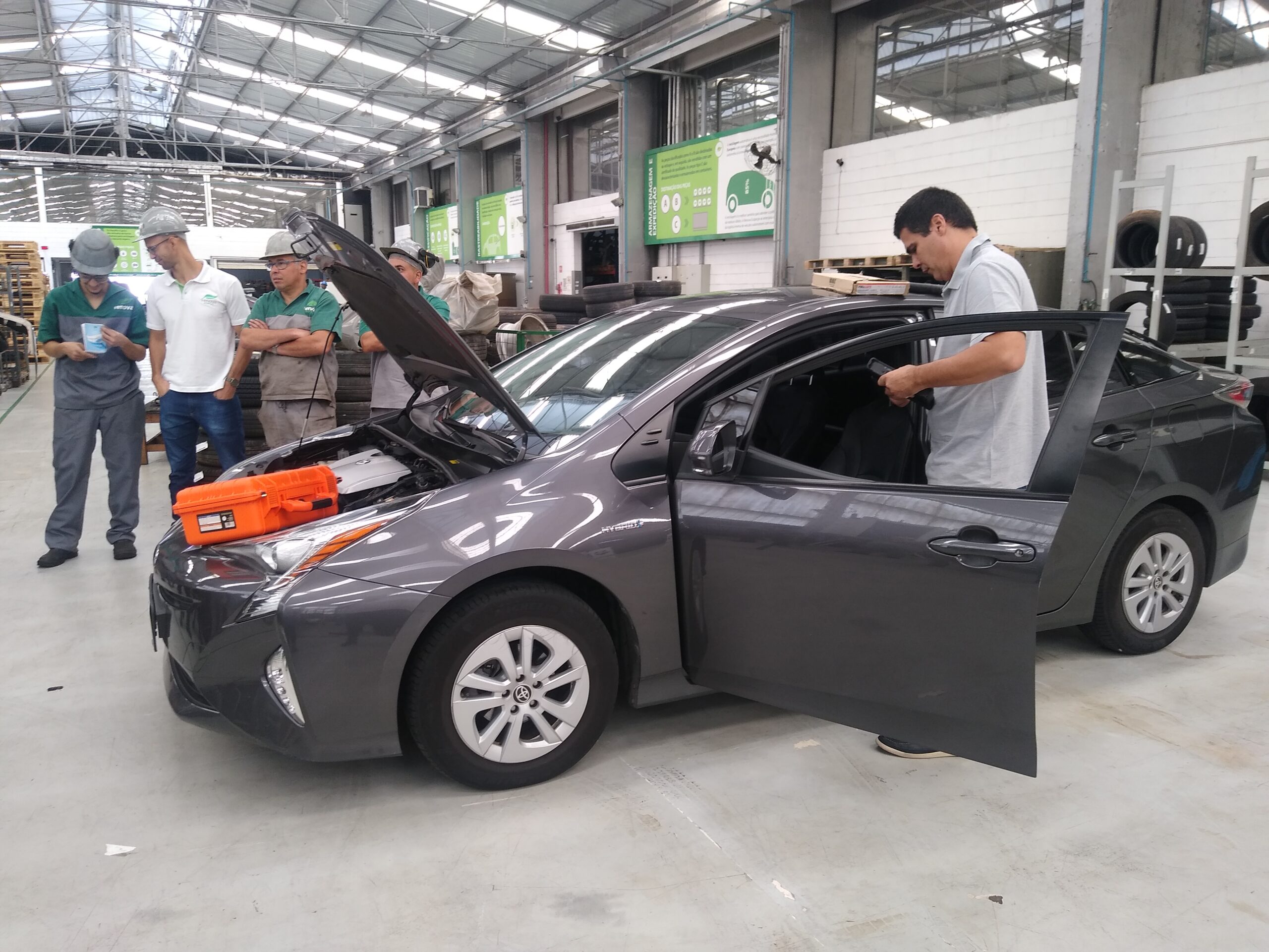 Renova Ecopeças começa a realizar a reciclagem de veículos híbridos e elétricos