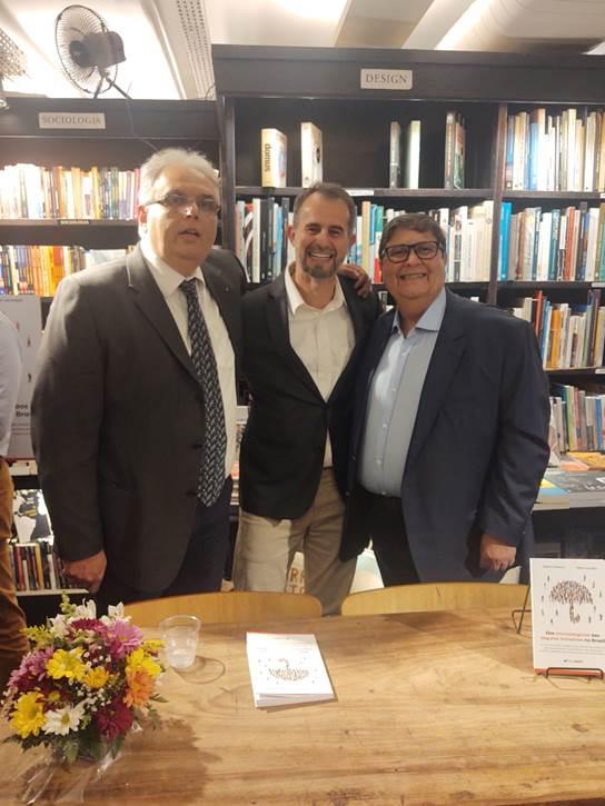 Presidente do CCS-RJ participa do lançamento de livro