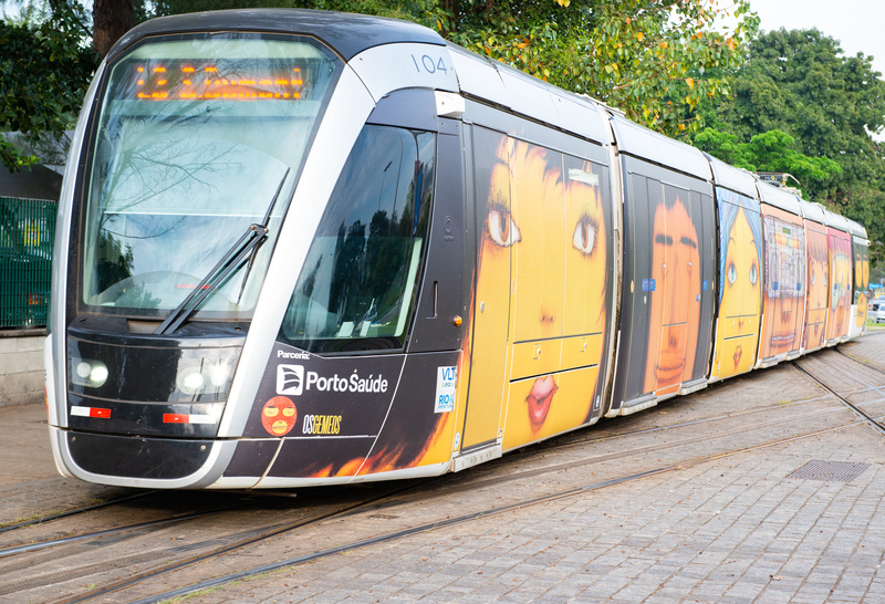 Porto Saúde e OSGEMEOS levam arte inédita para VLT Carioca