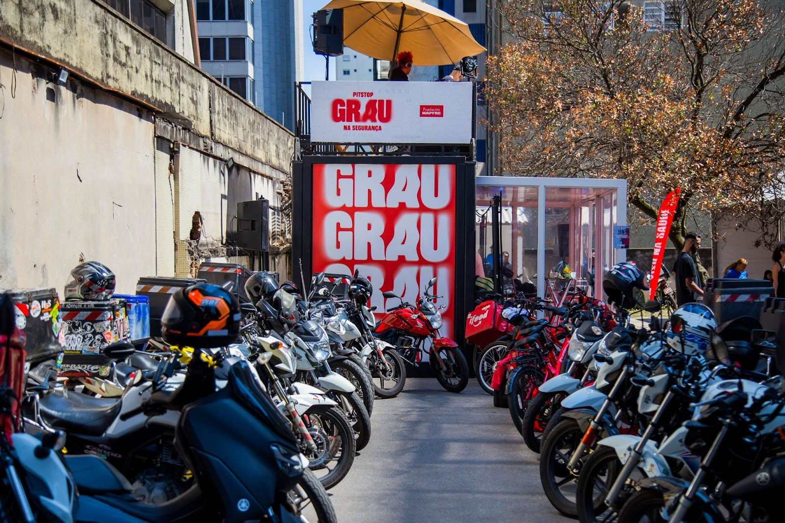 ‘Pit Stop Grau na Segurança’, ação da Fundación MAPFRE , recebeu centenas de entregadores na Av. Paulista