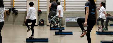 Fundación MAPFRE entrega bolsa-auxílio para adolescentes se formarem em Educação Física nas universidades