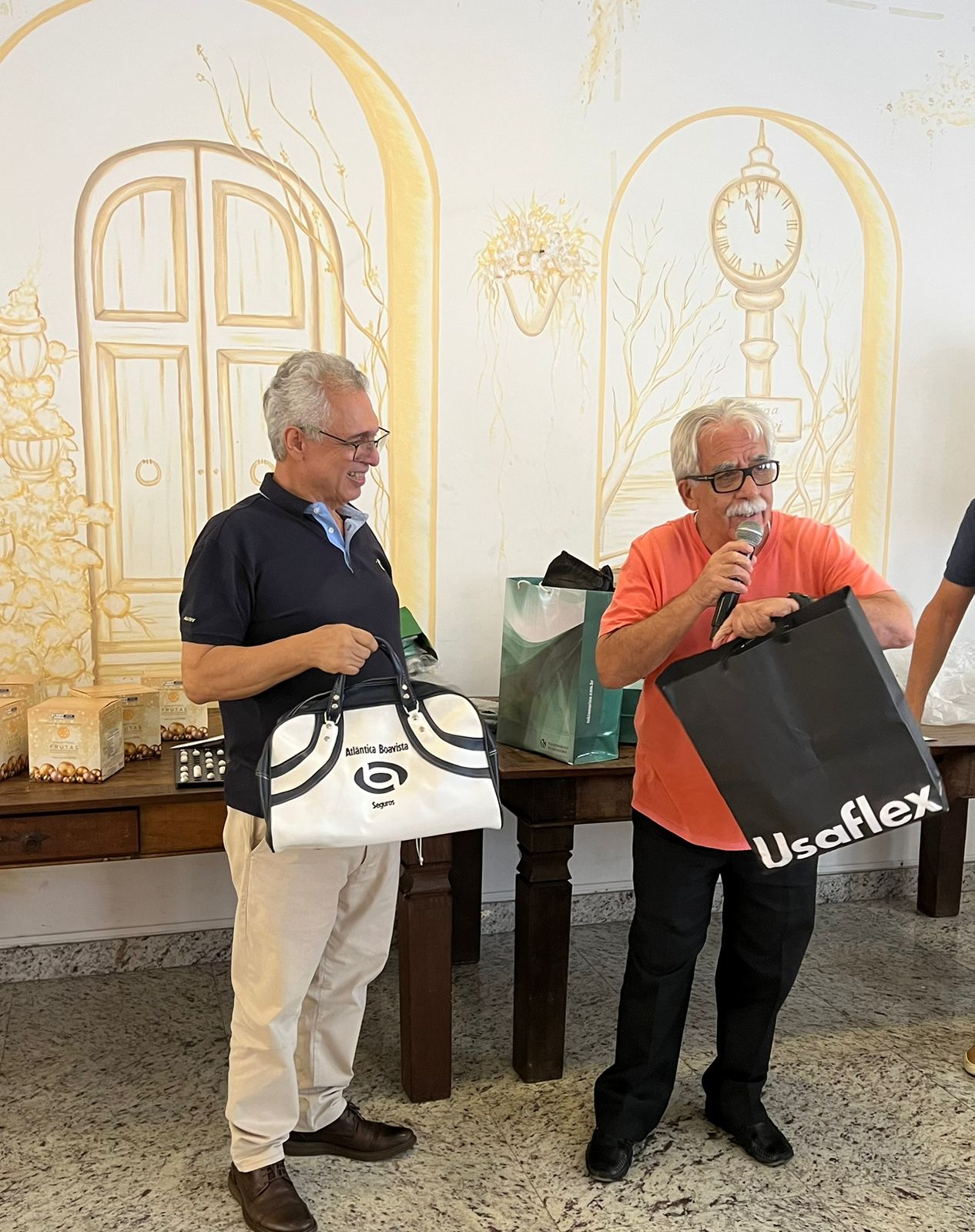 Mais de 100 pessoas comparecem ao almoço de confraternização de fim de ano da AECOR-RJ