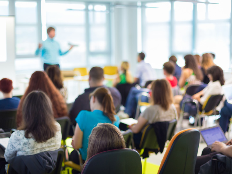Por que o ensino presencial ainda vale a pena