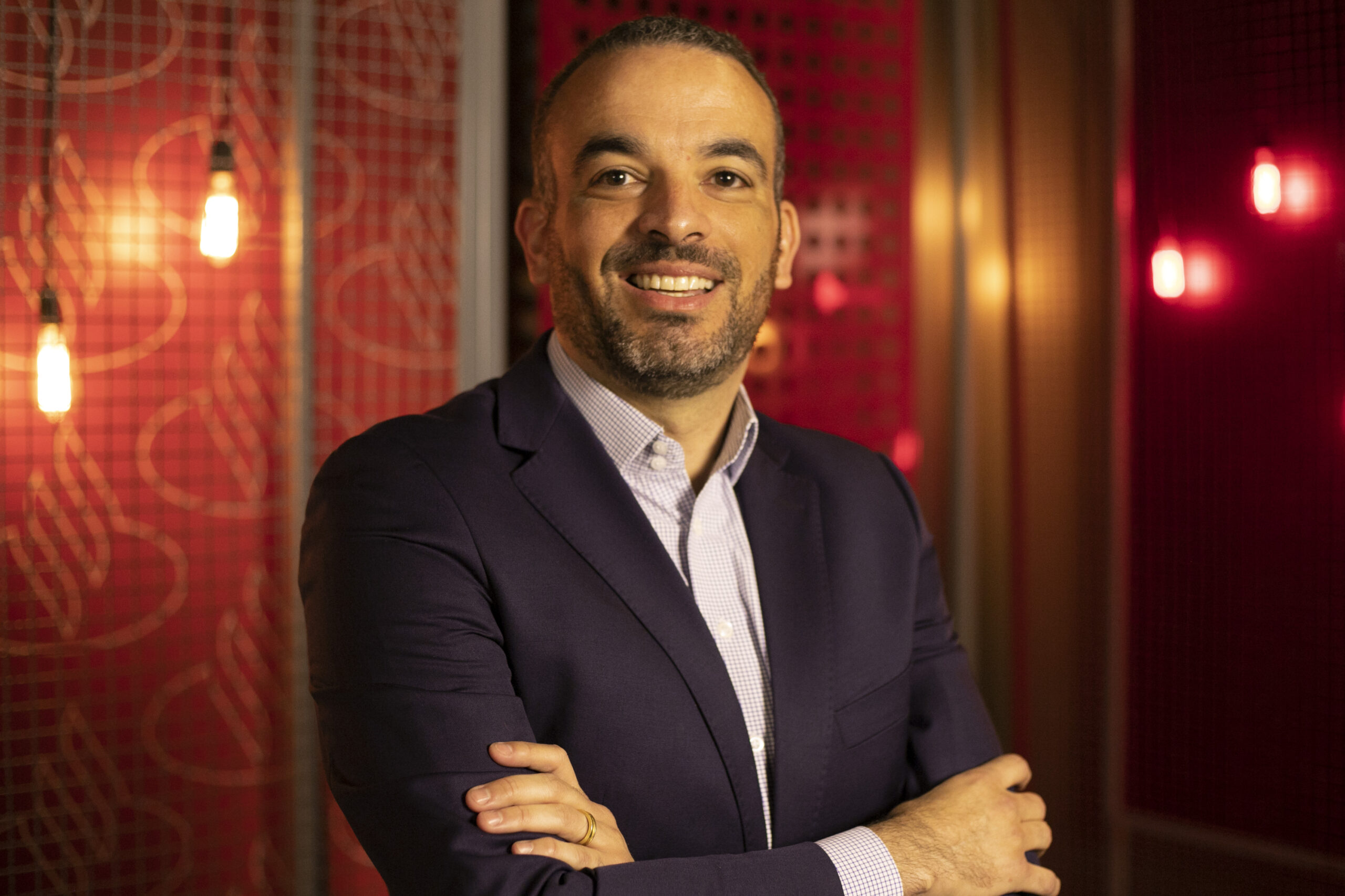 Auto Compara, do Santander, ganha prêmio do Waze por campanha de orientação a motoristas de carro elétrico