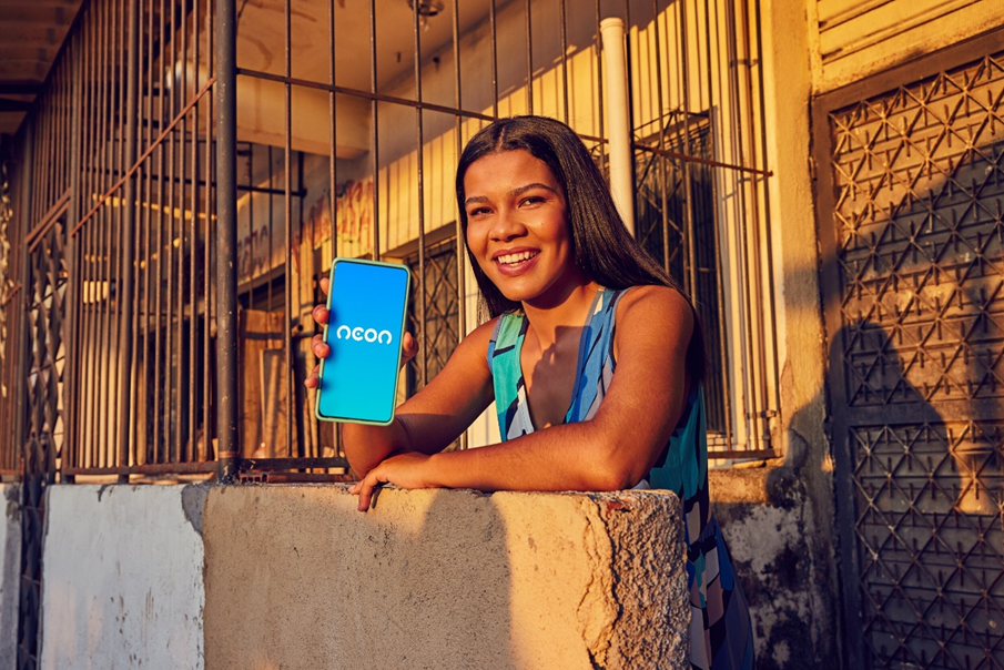 Neon lança seguro acessível para proteção de dinheiro e itens pessoais