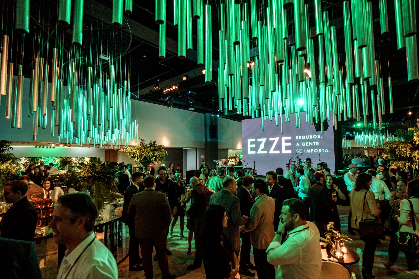 EZZE apresenta sua nova marca em grande encontro com corretores de seguro