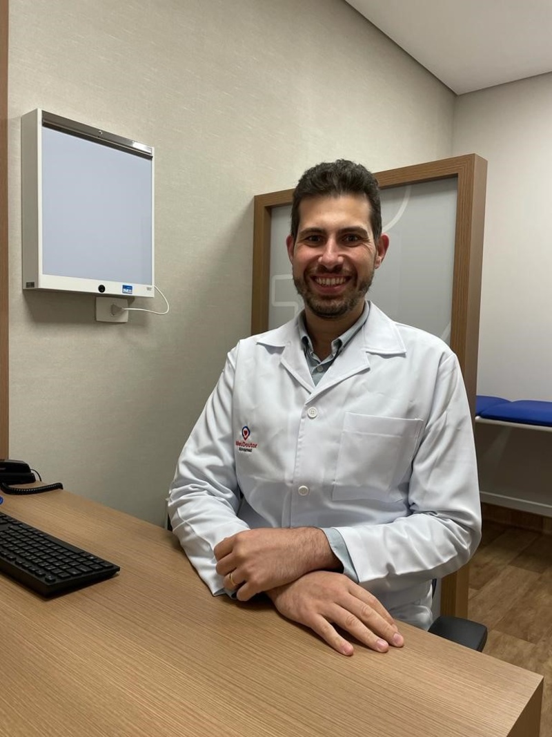 Meu Doutor Novamed alerta para aumento de patologias na coluna  com postura inadequada no home office