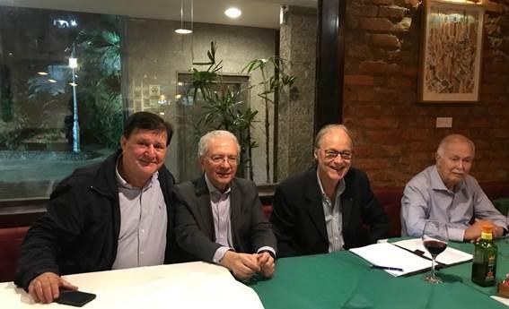 Bolinhas foram apresentados ao local da festa dos 70 anos