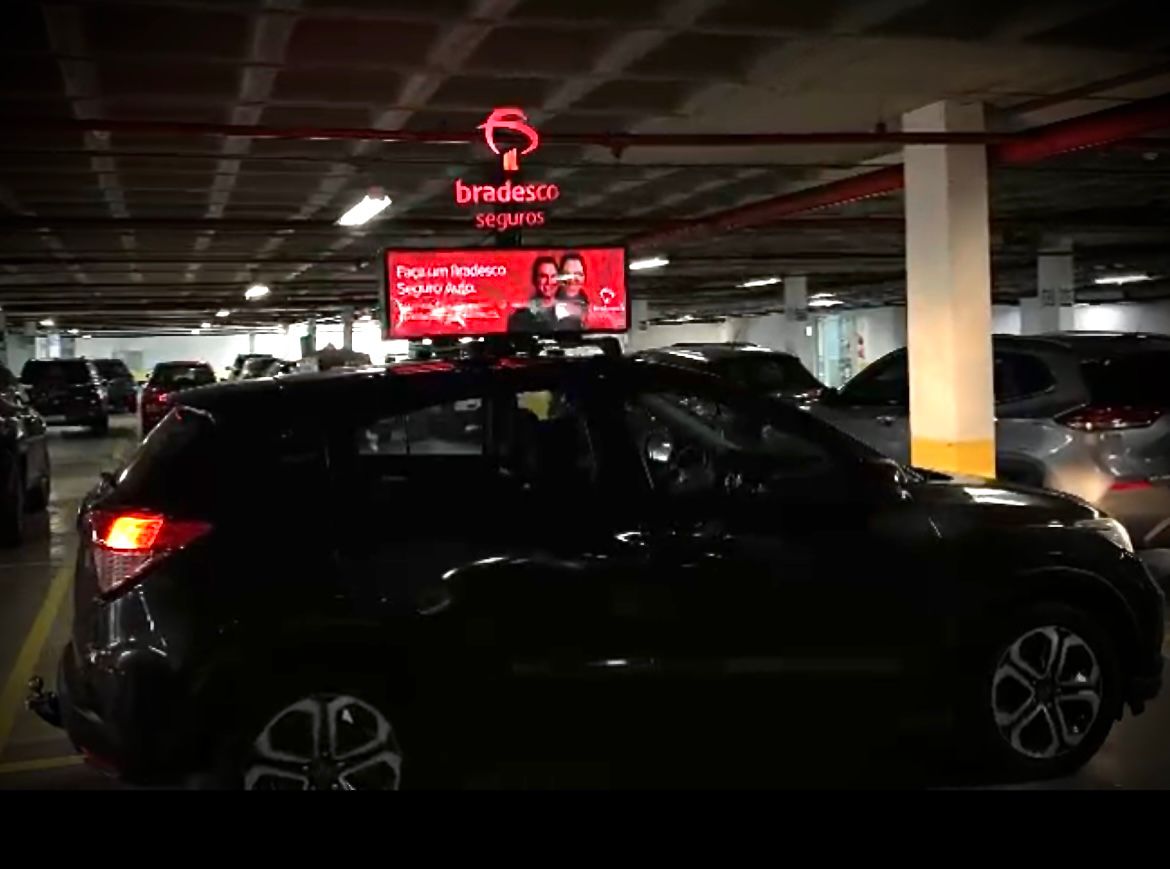 Bradesco Seguros promove ação com hologramas e painéis de led