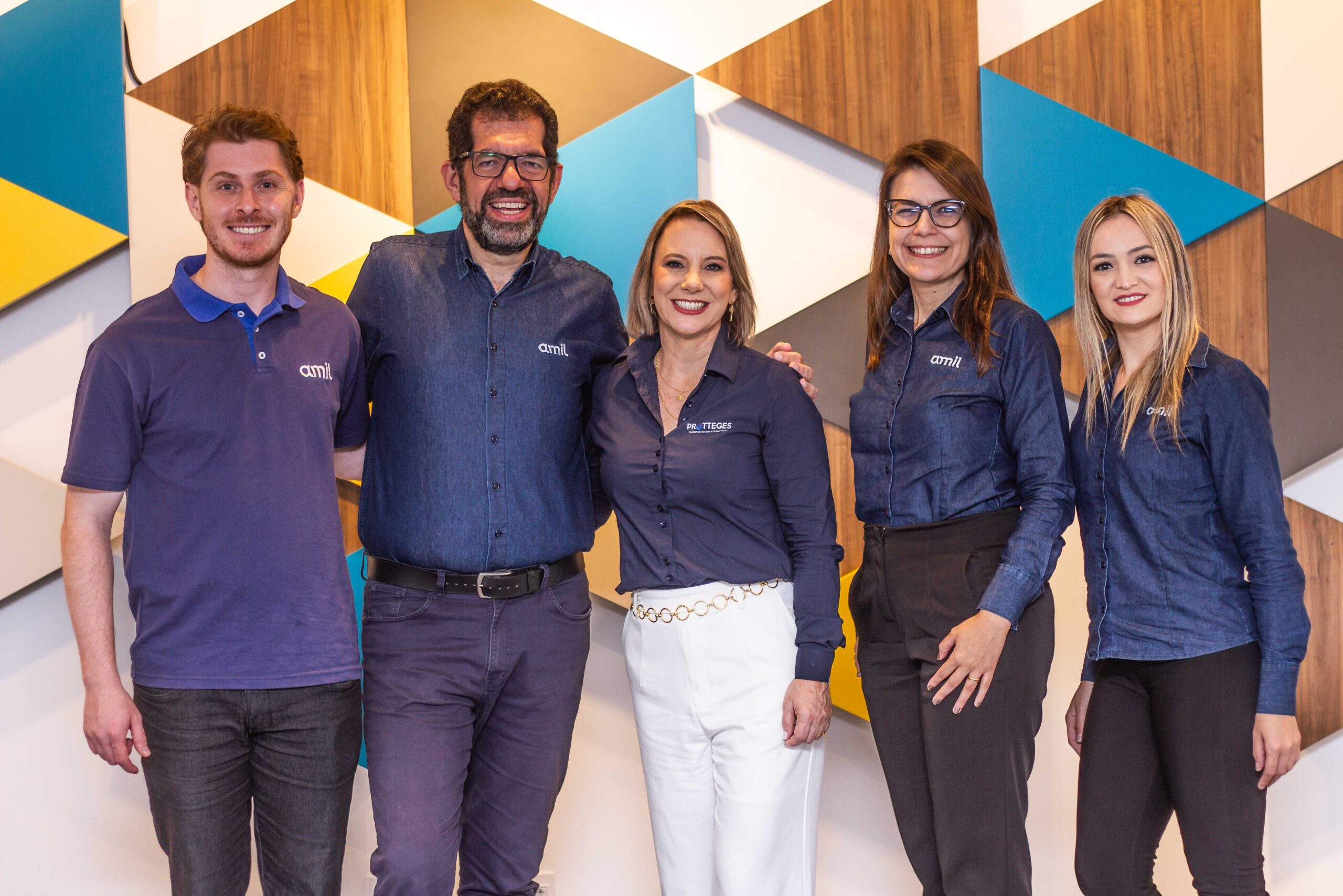 Protteges anuncia parceria com Amil para atender corretores como assessoria especializada de benefícios