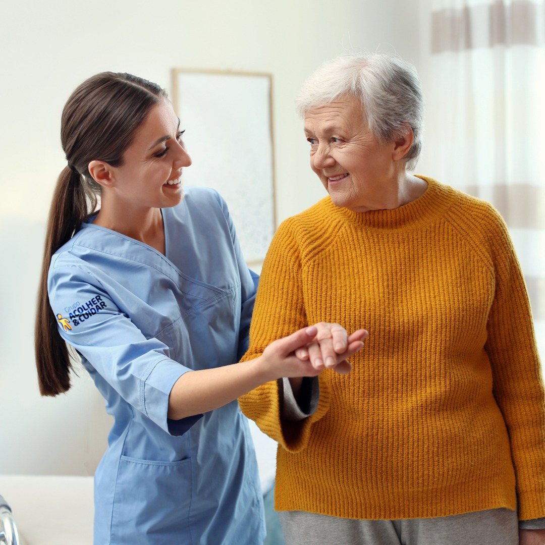 Após pandemia, procura pelo serviço de cuidador de idoso dispara no Brasil em mais de 500%