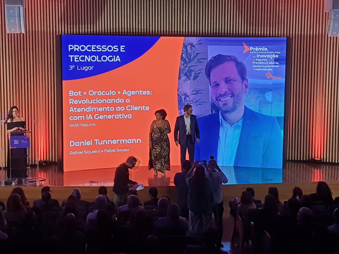 Inovação Bot + Oráculo + Agentes da Akad é finalista do Prêmio CNSeg