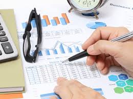 Saúde financeira dos brasileiros estabiliza, mas finanças continuam sob pressão