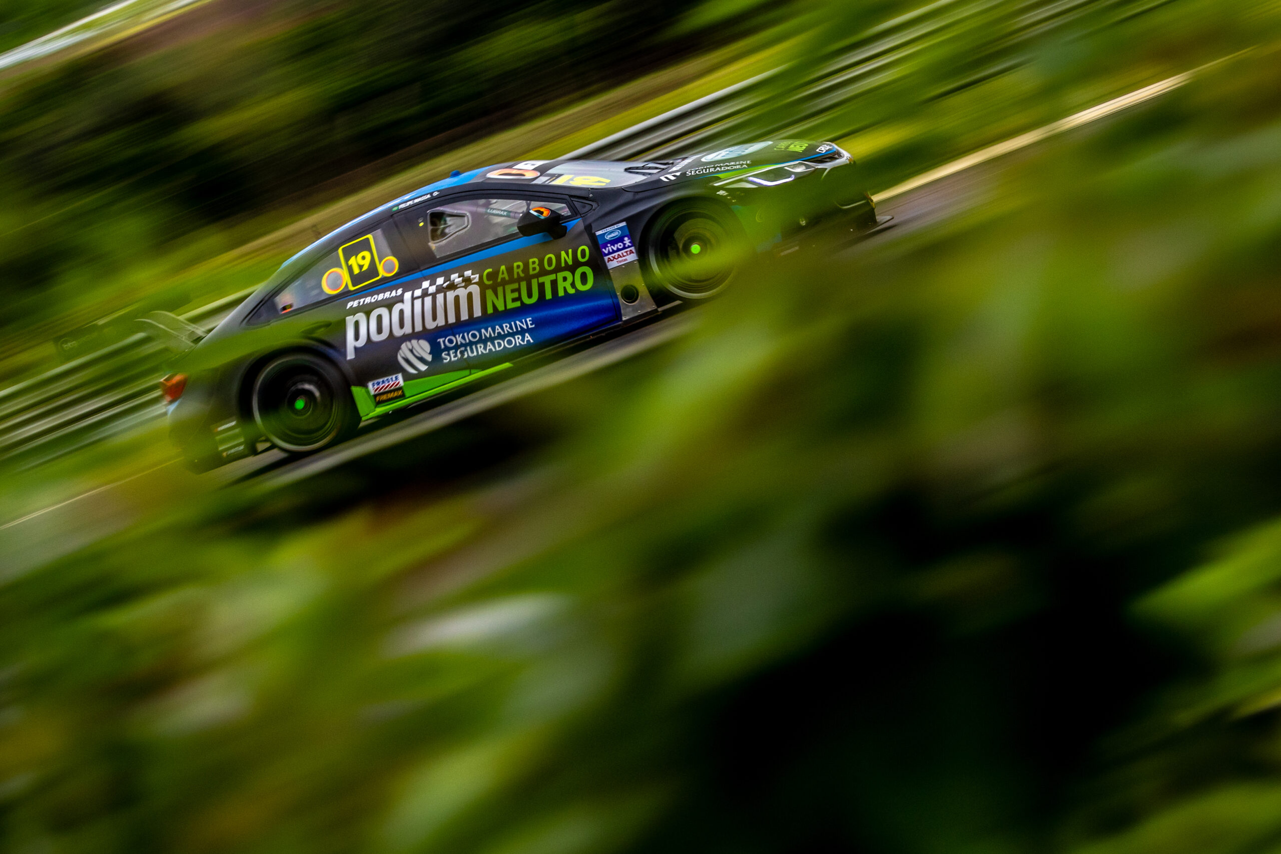 Tokio Marine renova parceria com Felipe Massa para 2024