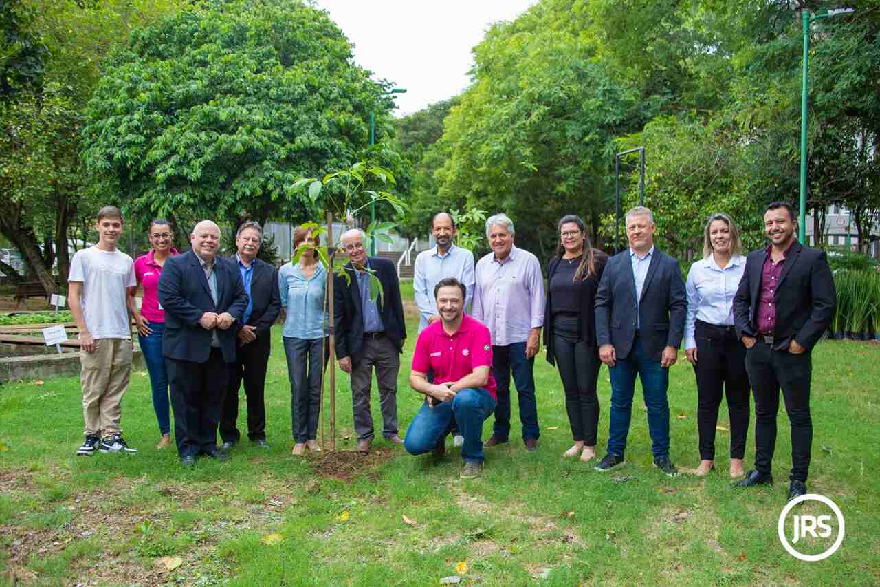 Segurando um Brasil sustentável: Sancor Seguros Brasil planta mudas de Ipês em Porto Alegre (RS)