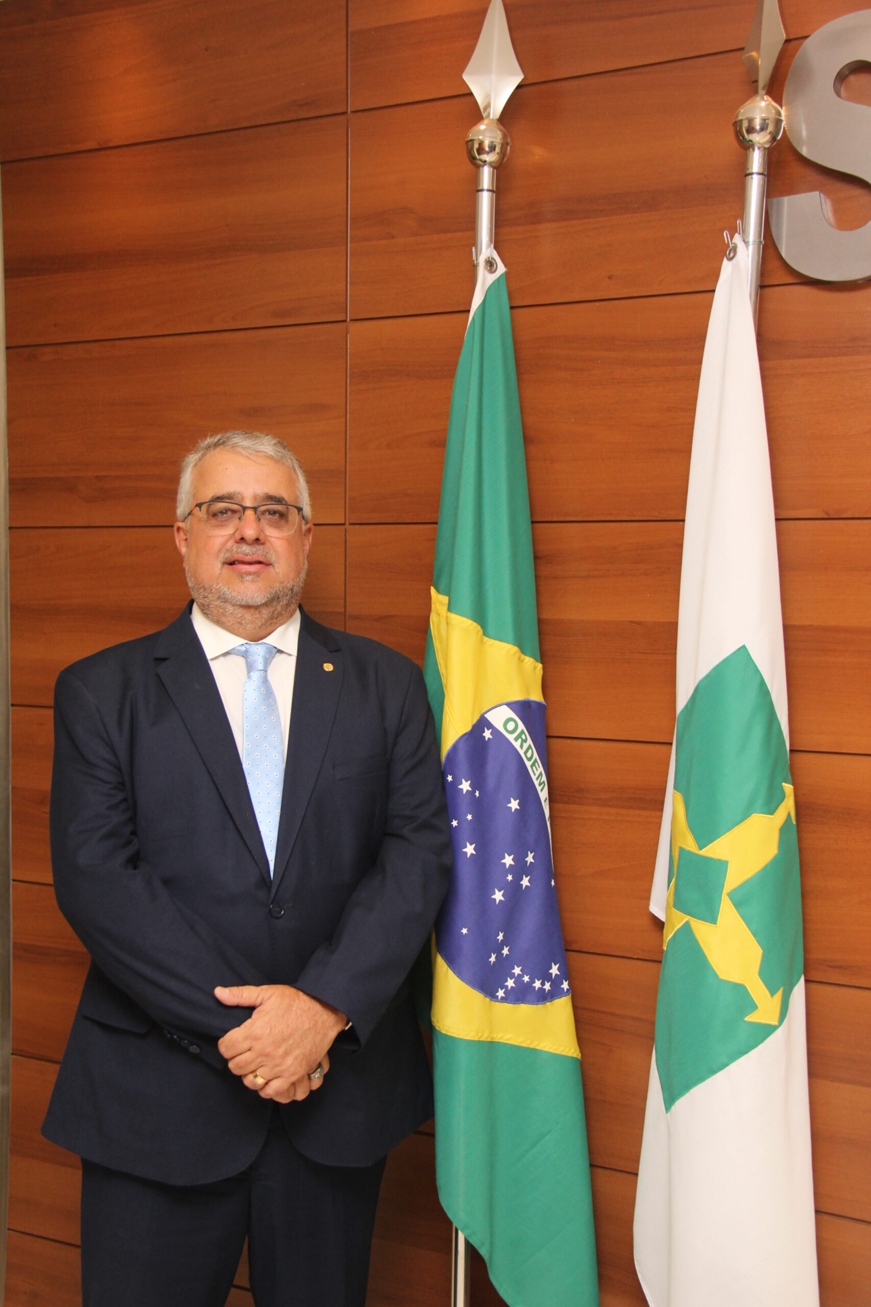 Mãos dadas em defesa dos interesses