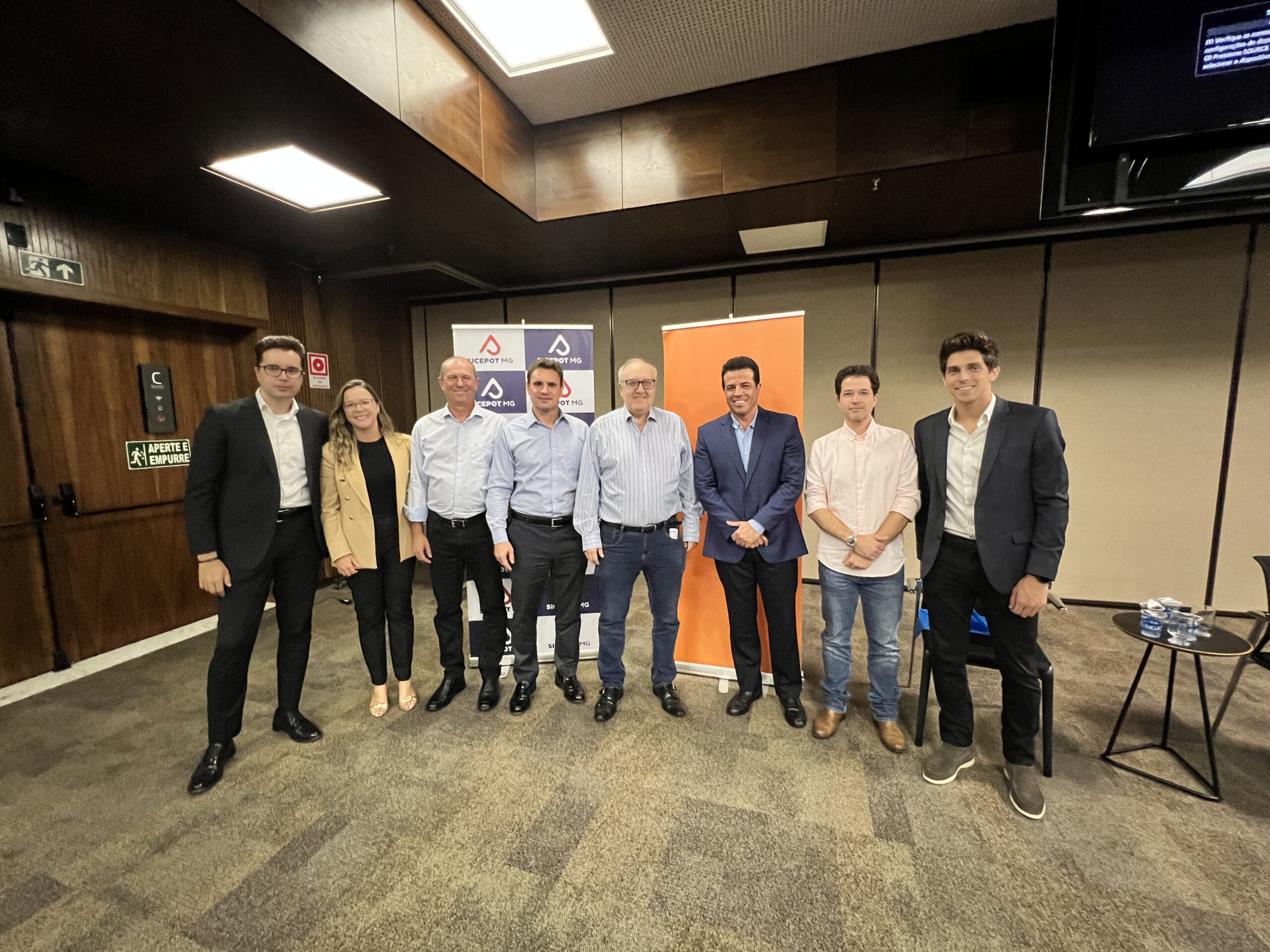 Pottencial participa de debate sobre seguro garantia em grandes obras, previsto na nova Lei de Licitações, a convite do Sicepot