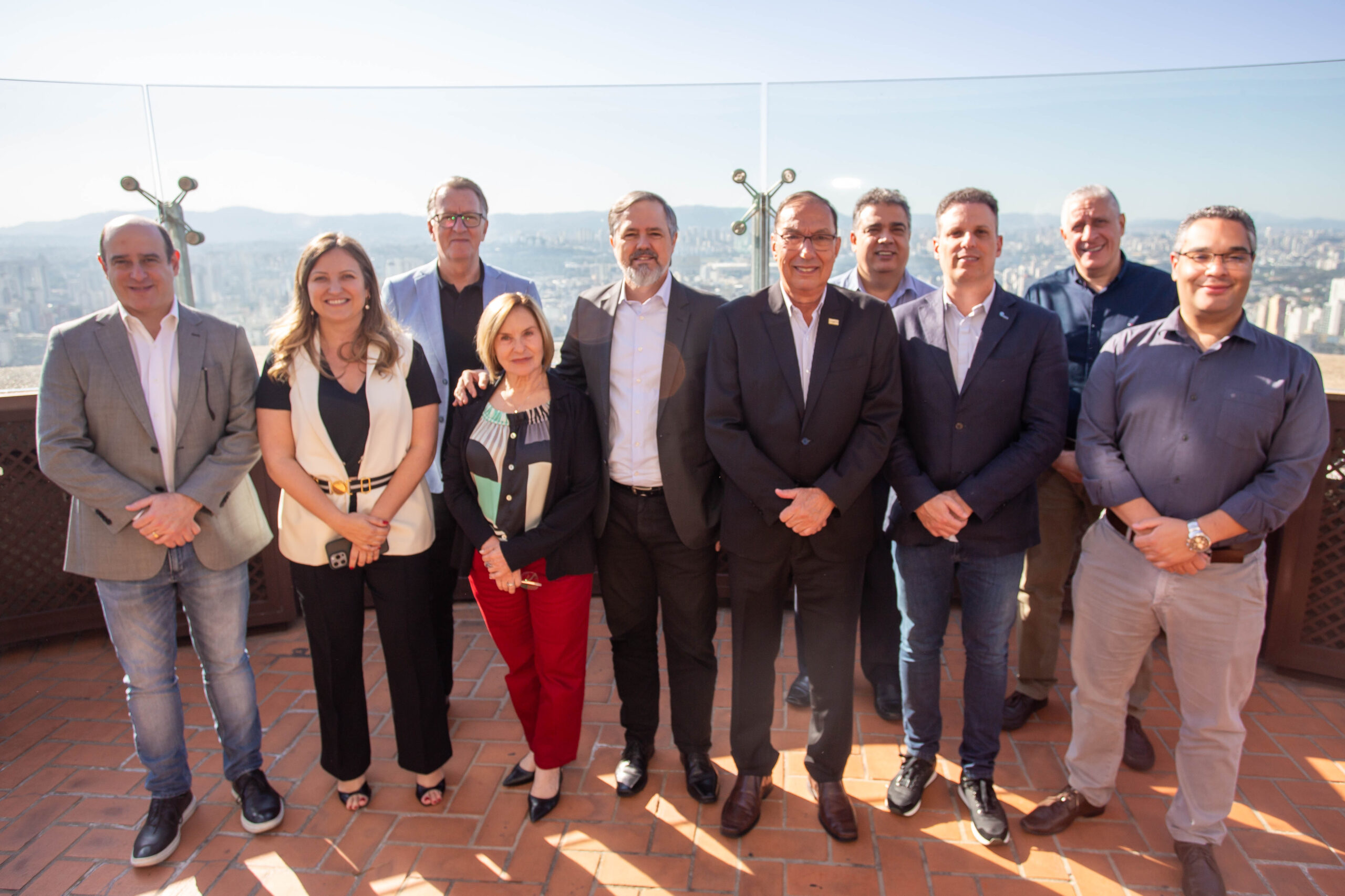 CEO da Ituran anuncia novidade durante almoço da Aconseg-SP