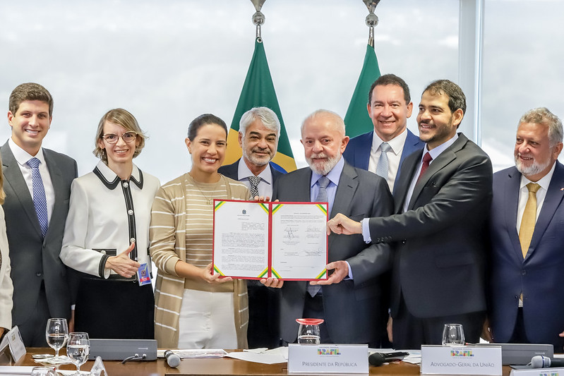 Presidente Lula e autoridades estabelecem acordo para edifícios com risco de desabamento em Pernambuco