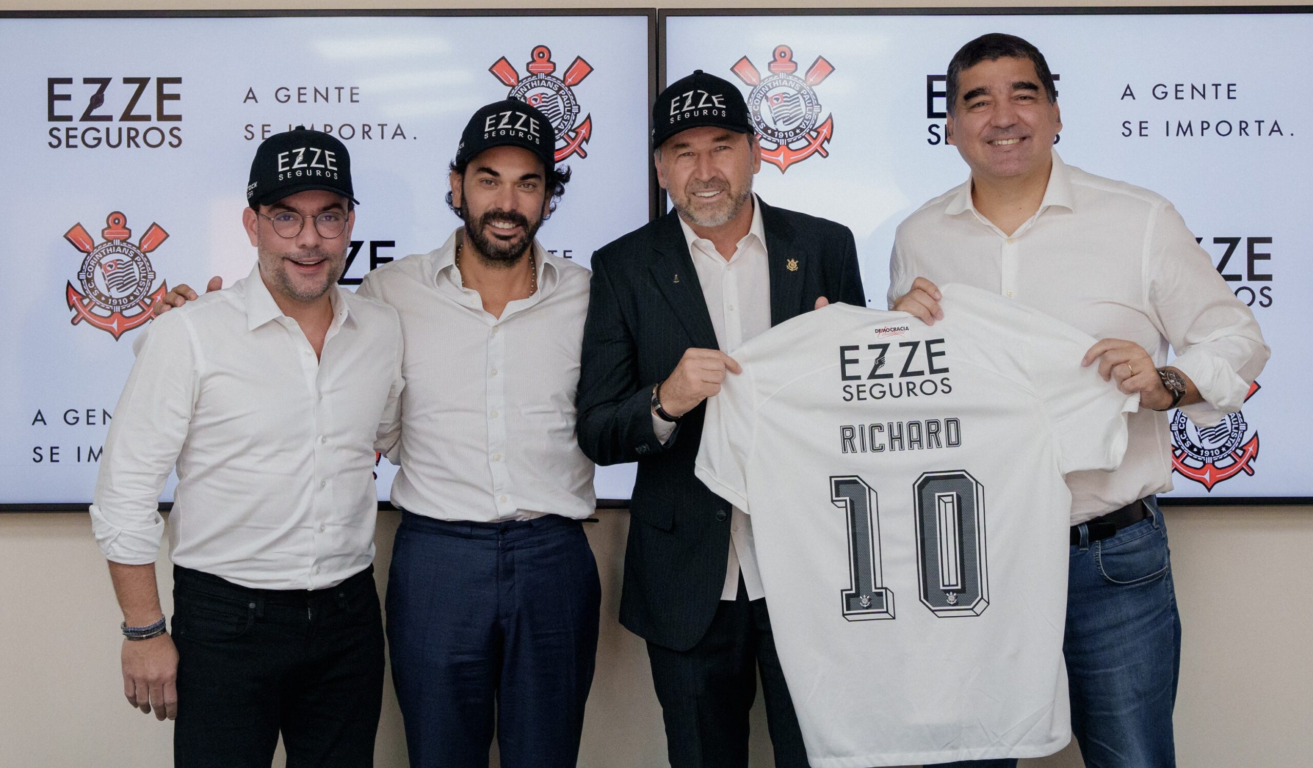 Presidente do Corinthians visita sede da EZZE Seguros