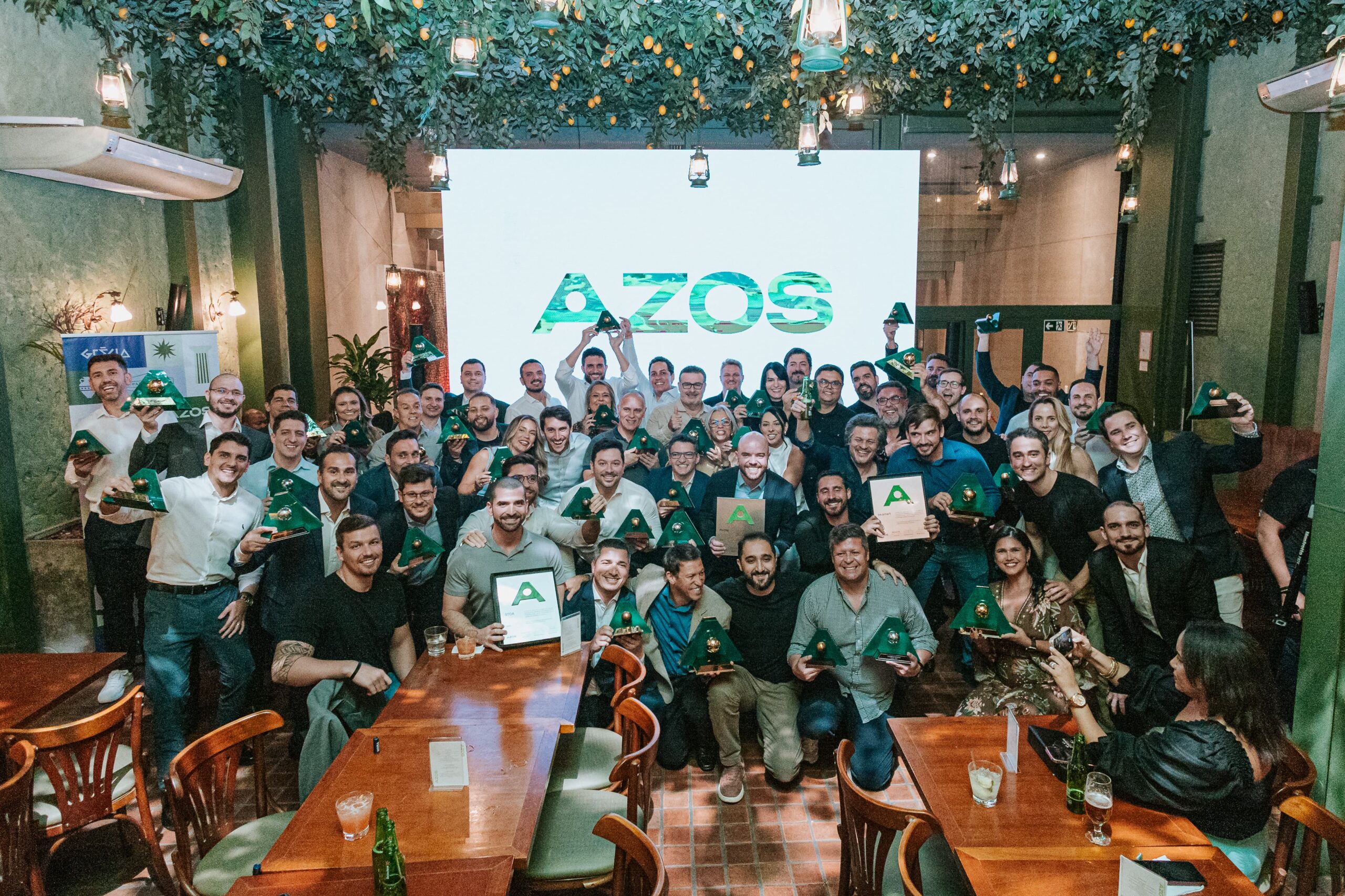 Azos promove evento de reconhecimento para corretores em Minas Gerais e São Paulo