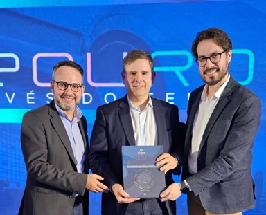 Diretor-presidente da Bradesco Auto/RE é homenageado pelo Sindseg-PR/MS