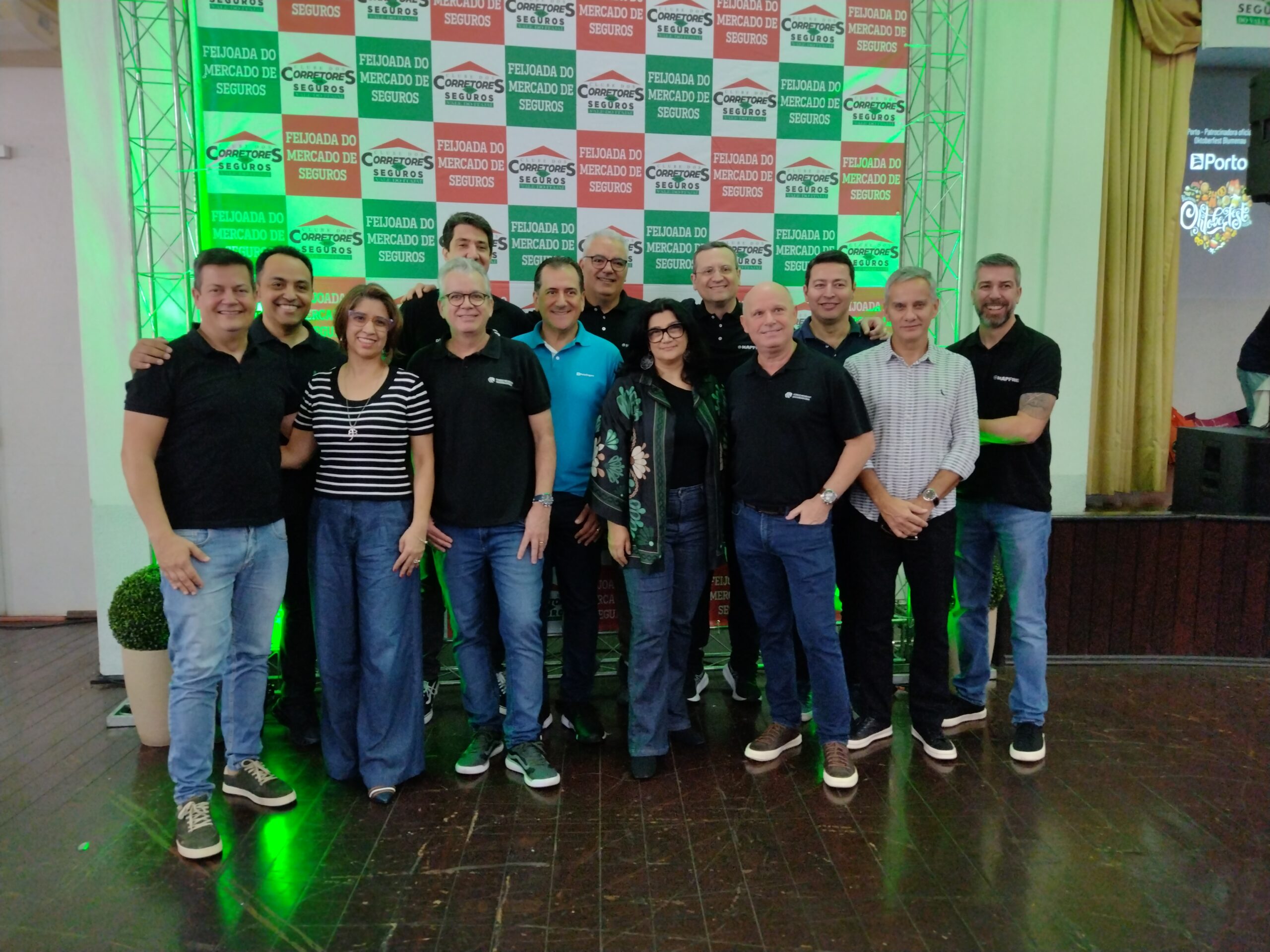 Sindicato das Seguradoras de SC prestigia 18º Feijoada do Clubcor Vale do Itajaí