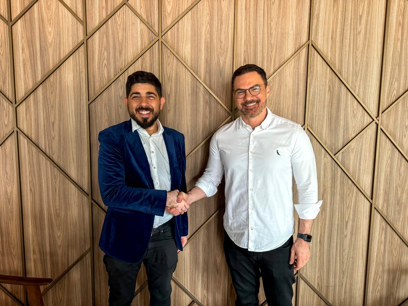 Universal Assistance e canal Woohoo firmam parceria