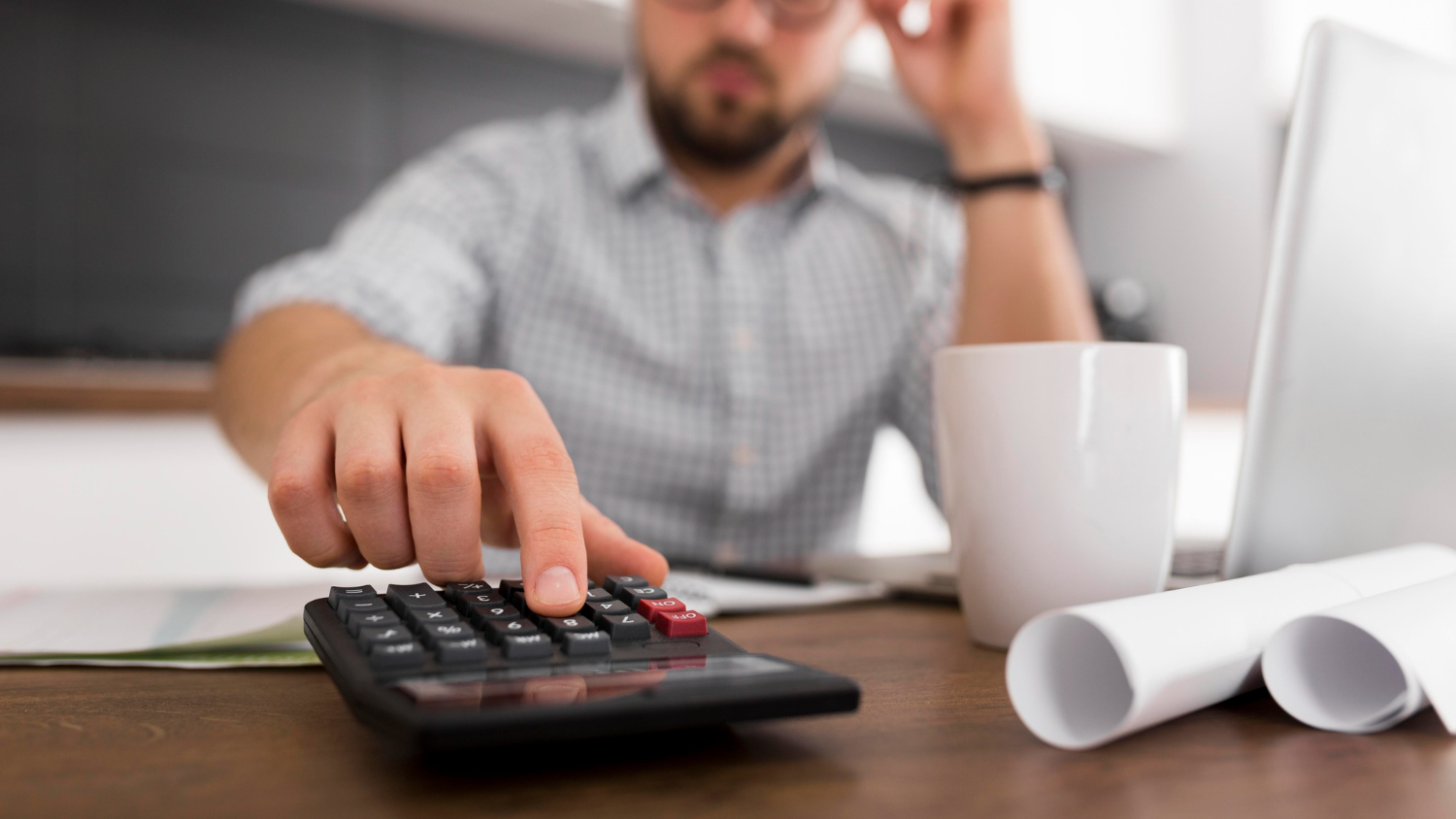 Proteção contra inadimplência cresce com taxa de juros alta e pedidos de recuperação judicial