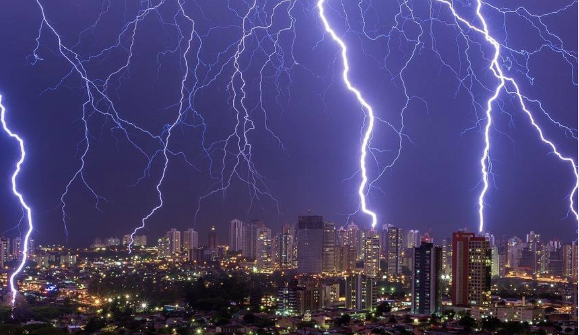 Alerta de chuva e novo apagão reacendem Projeto de Lei que obriga concessionárias a enterrar fios elétricos