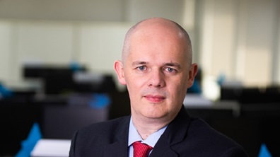 Akad unifica diretorias para aumentar eficiência e focar na experiência do cliente