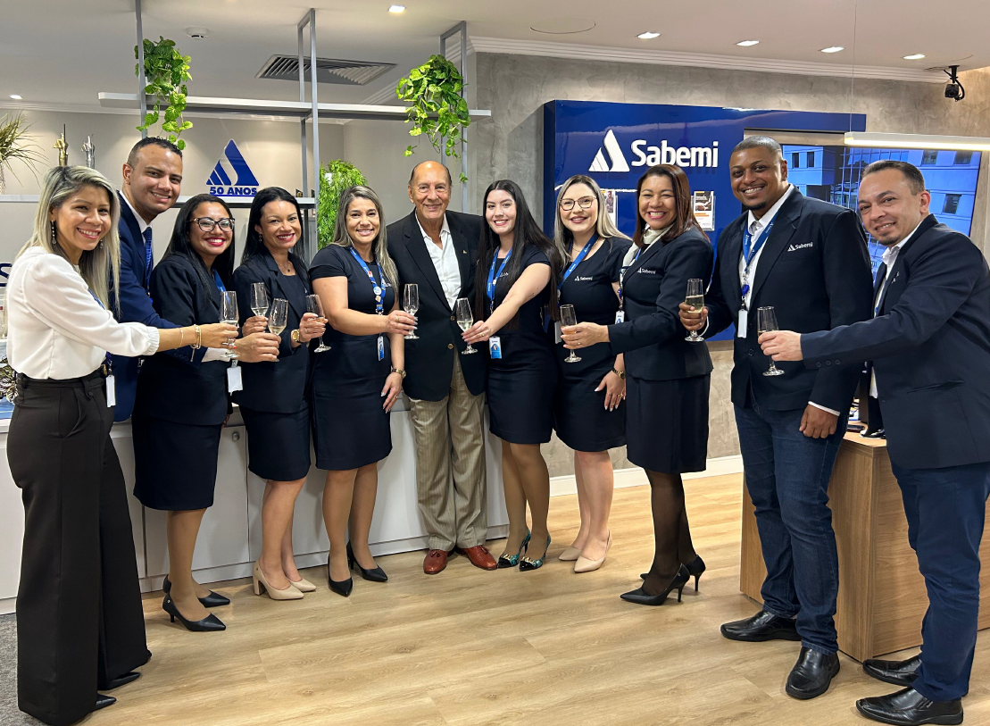 Fechada desde as enchentes de maio, loja da Sabemi é reaberta em Porto Alegre