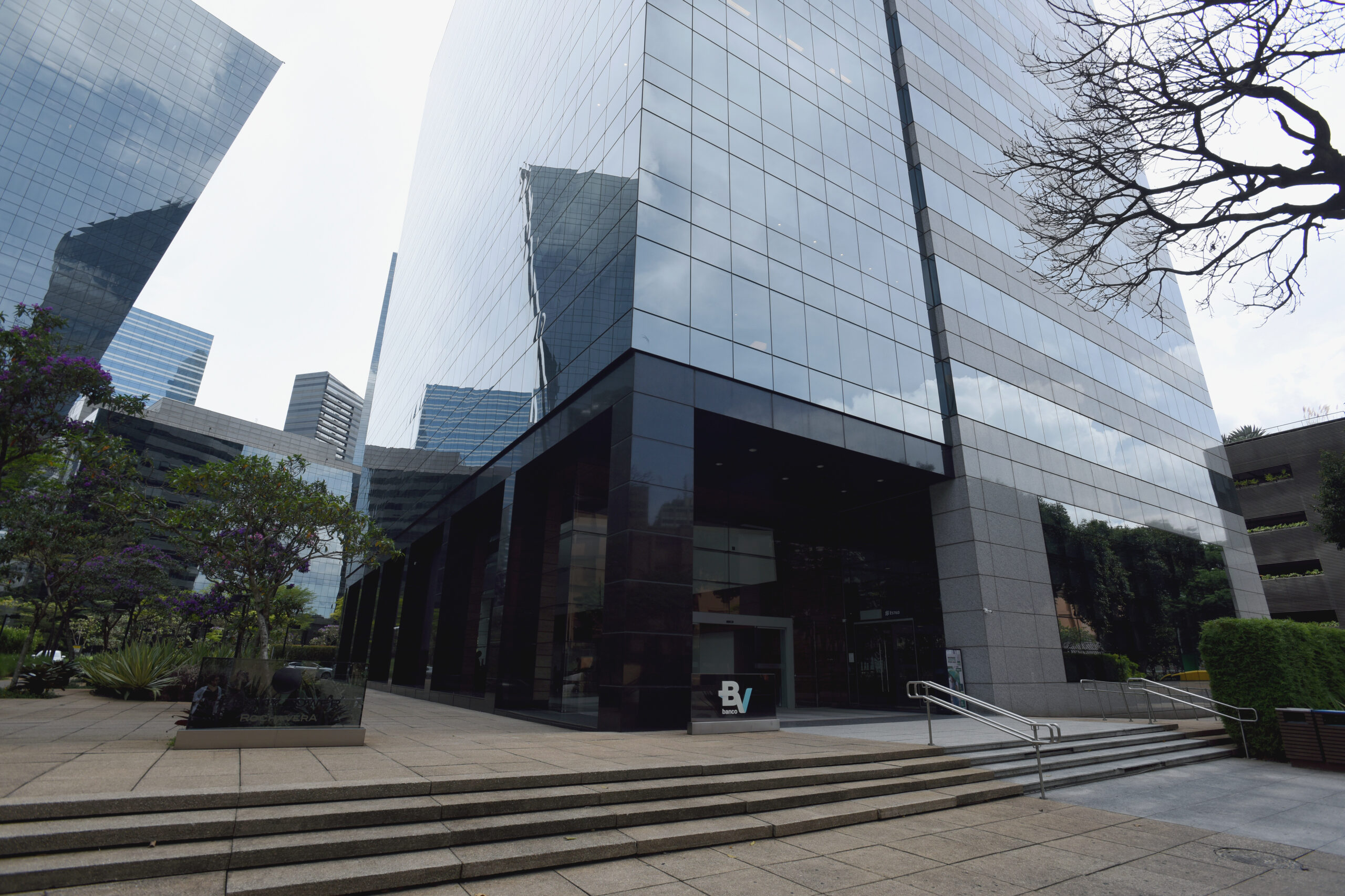 Banco BV lista benefícios ao comprar um veículo seminovo