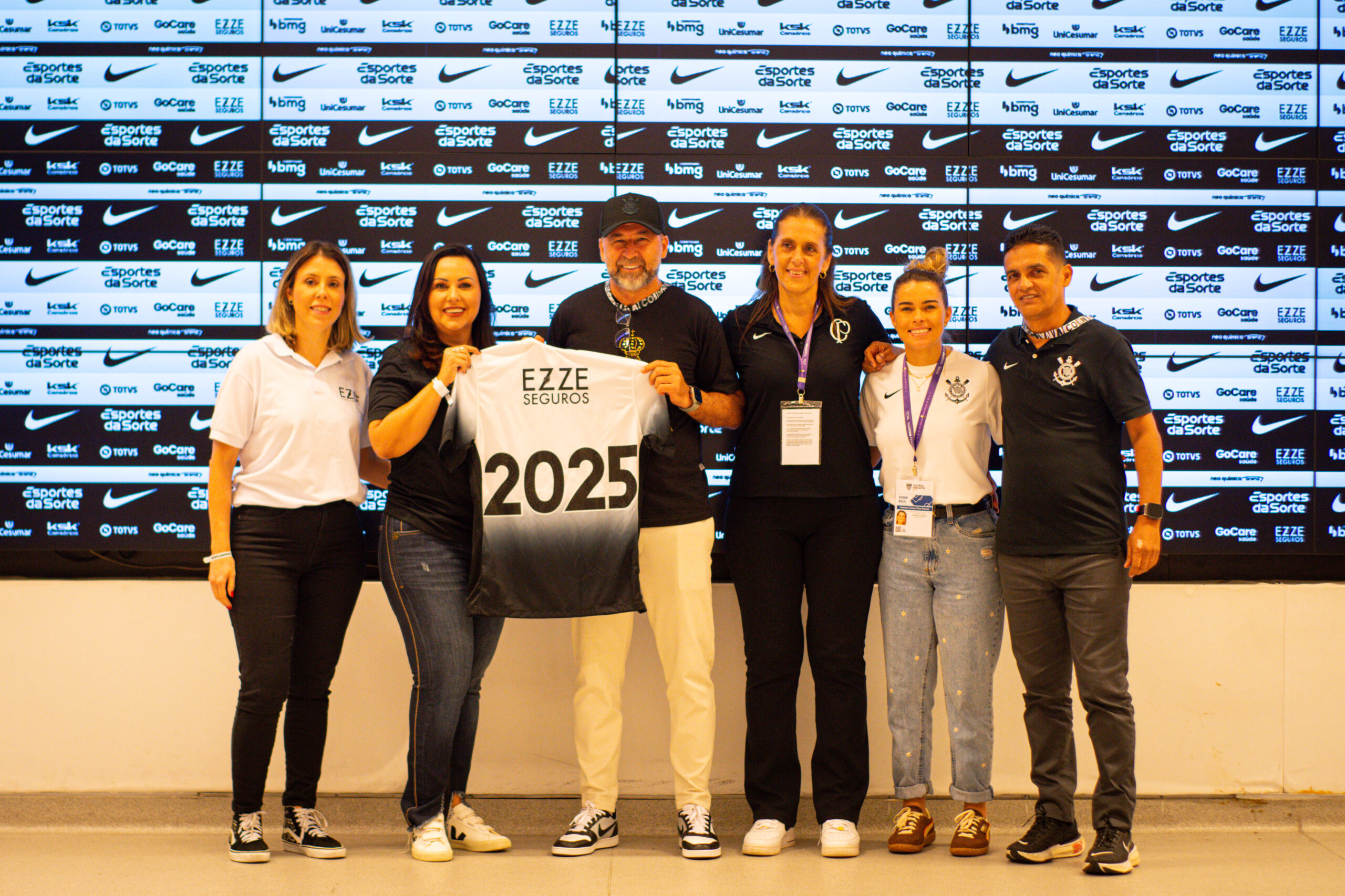 EZZE celebra parceria no futebol feminino do Corinthians rumo à final do Paulistão