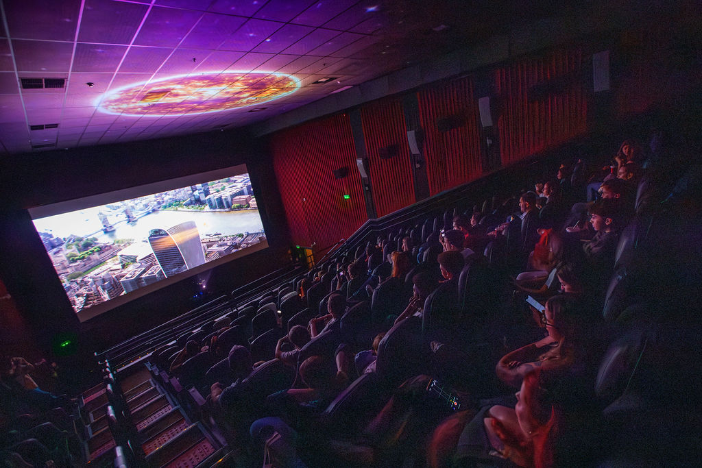 Grupo Bradesco Seguros ilumina cinema em nova fase de campanha de fim de ano