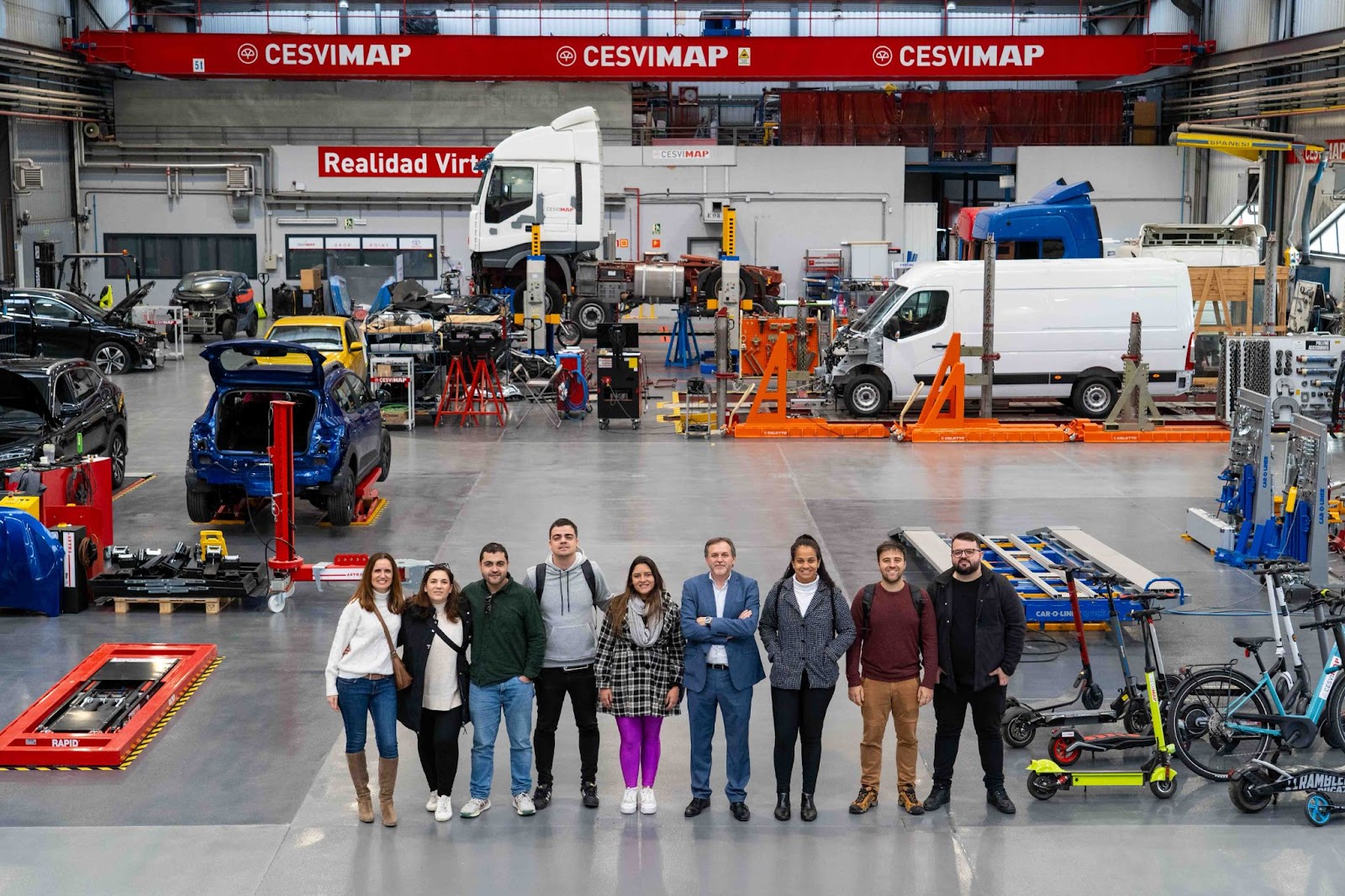 Vencedores da 3ª edição do desafio ‘Tubarões MAPFRE’ visitam sede da empresa em Madri