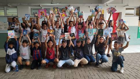 SindsegSC doa mais de 1,4 mil livros para escolas de Santa Catarina