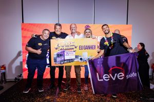 Leve Saúde sorteia quatro novos caminhões de prêmios em evento para corretores parceiros com melhor desempenho